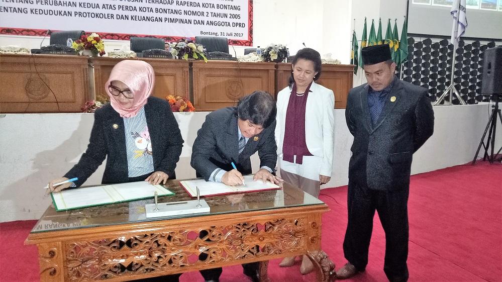 Perda Gaji dan Tunjangan DPRD Bontang Resmi Disahkan