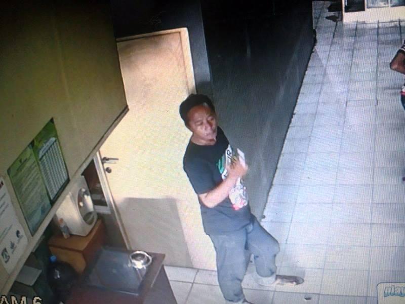 Asyik Main Game Online, Motor Trail Raib, Pelakunya Terekam CCTV Warnet   