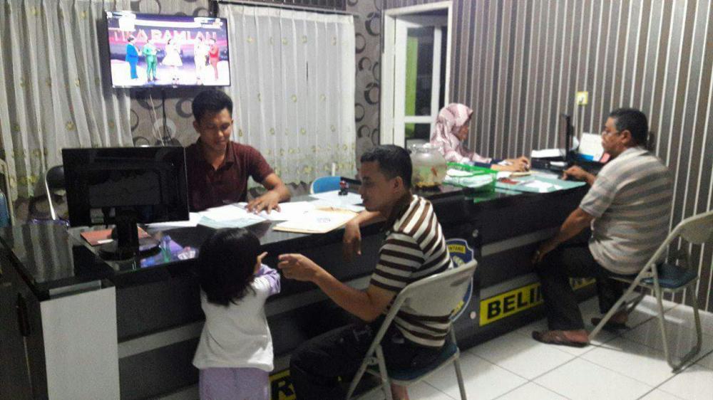 Kelurahan Belimbing Layani Verifikasi Administrasi Kependudukan pada Malam Hari