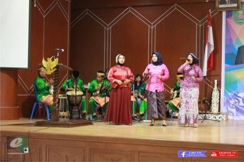 Pentas Seni Adat Semarakkan Pelantikan dan Pengukuhan Kepala Adat Besar Kutim