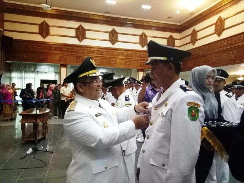 76 Kades Dilantik, Bupati Ismu : Jangan Gengsi Tiru Desa yang Maju