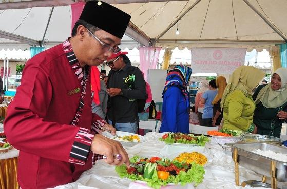 FESTIVAL KULINER EIFAF 2016, SAJIKAN ANEKA MAKANAN KHAS KUTAI