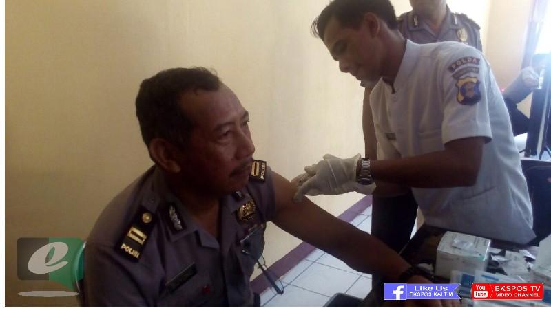 JAJARAN POLRES BONTANG DIBERI IMUNISASI VAKSIN HEPATITIS B