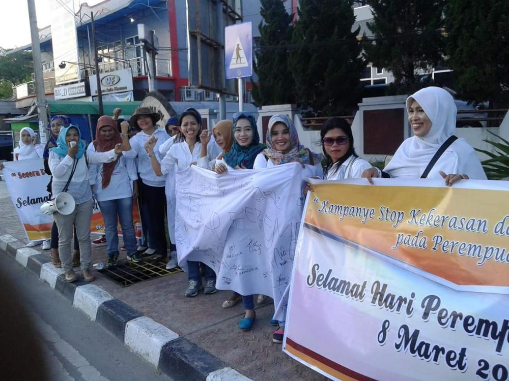 MEMEPERINGATI HARI PEREMPUAN, SRIKANDI HANURA DAN P2TP2A MENGELAR AKSI 