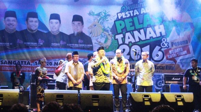 Pesta Adat Pelas Tanah dan Pesona Budaya Kutim 2016 Resmi Dibuka Bupati