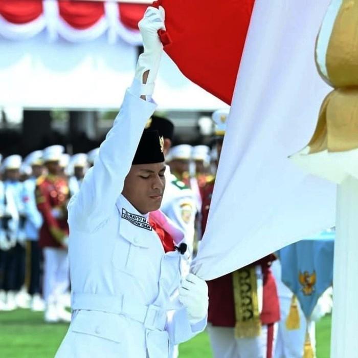 Cerita El-Rayyi, Putra Kaltim Pertama yang Bentangkan Merah Putih di Istana