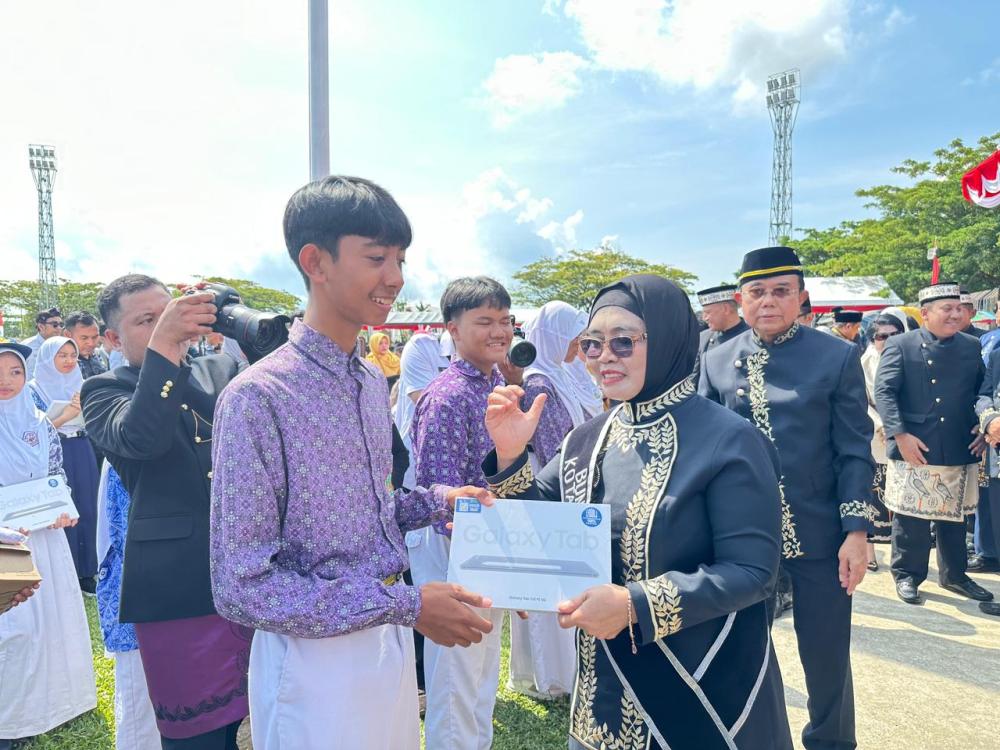 Tahap Pertama, Disdikbud Bontang Distribusikan 1.600 Tablet untuk Siswa Kelas 9