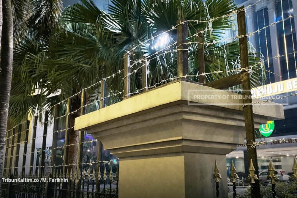 Kawat Berduri di Kegubernuran Kaltim Jelang Demo 21 April Dinilai Berlebihan