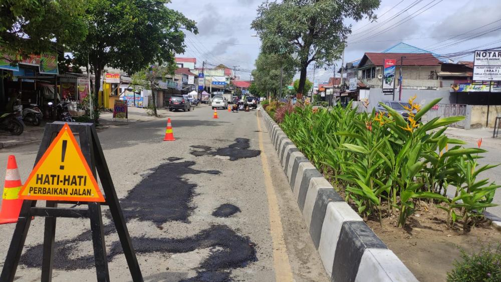 Jalan Nasional di Bontang Berlubang, PUPR Lakukan Penambalan Sementara