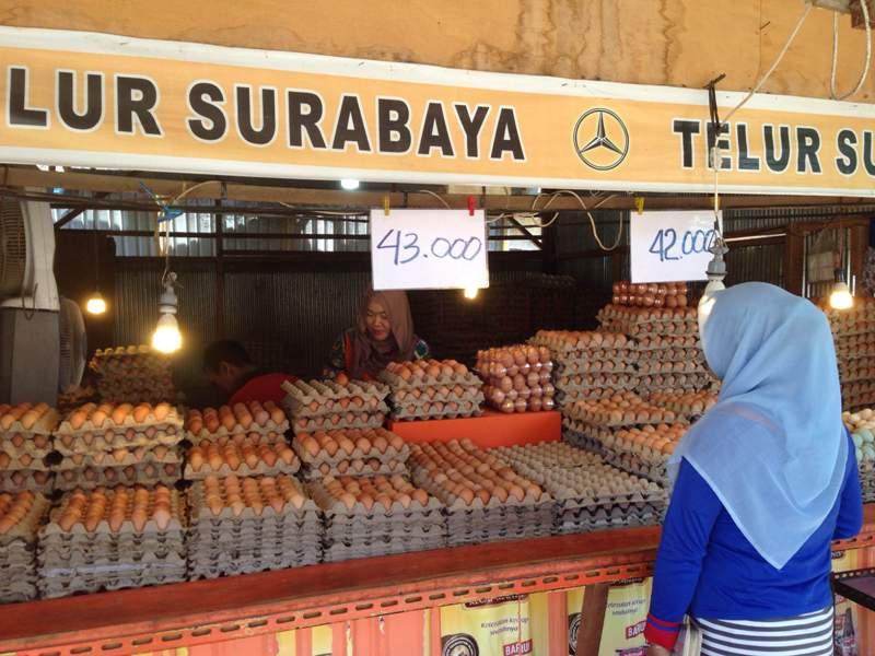 HARGA TELUR AYAM DI PASAR RAWA INDAH BONTANG MULAI STABIL