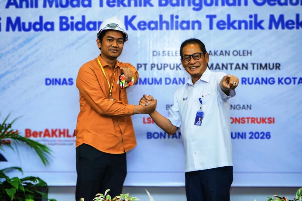 Pupuk Kaltim Perkuat Kompetensi SDM Lokal Lewat Sertifikasi Ahli Muda Konstruksi Jenjang 7