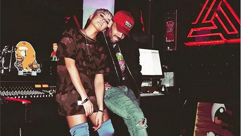 Lagi, Agnez Mo Pamer Foto Kemesraan dengan Chris Brown