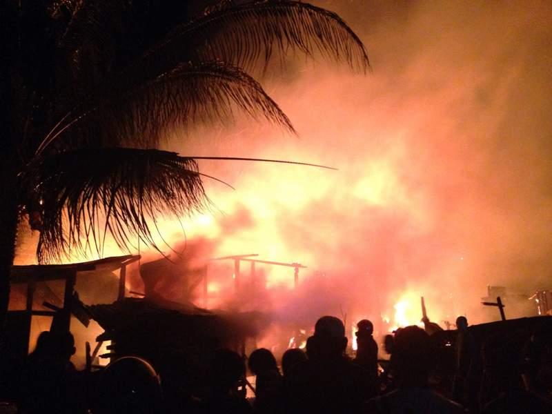 KEBAKARAN KEMBALI TERJADI, RUMAH WARGA DI BEREBAS PANTAI JADI SASARAN AMUKAN API