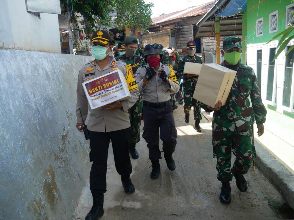 TNI-Polri di Bontang Kompak Bantu Warga Terdampak Covid-19