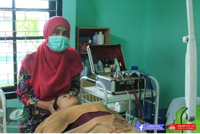 BERSIHKAN WAJAH DI WAKTU INI EFEKTIF HILANGKAN KOMEDO