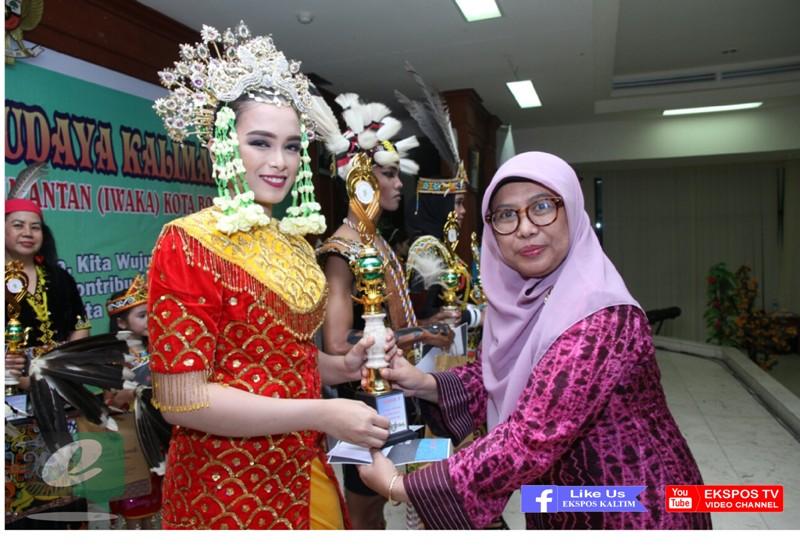 GELAR PAGELARAN SENI, IWAKA  KOMITMEN LESTARIKAN BUDAYA KALIMANTAN 