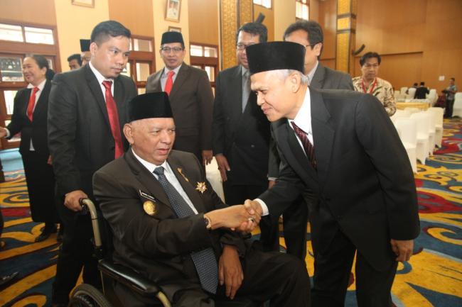 Awang Faroek Kukuhkan Direksi dan Komisaris Perusda Serta BUMD Kaltim