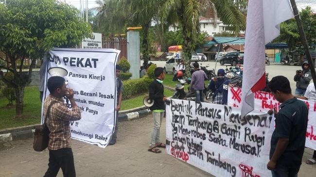 Demo Mahasiswa Desak Rusmadi Mundur