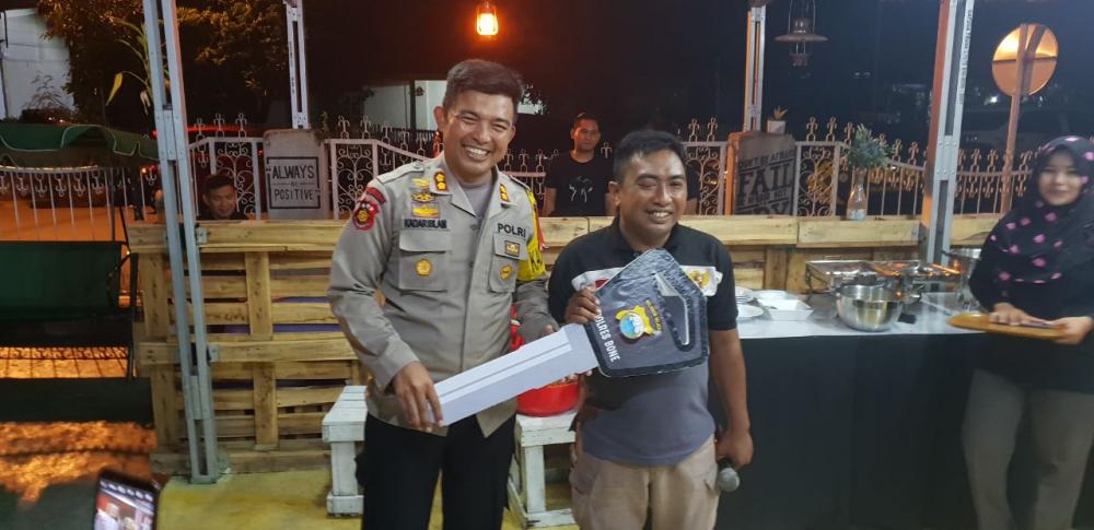 Gelar Silaturahmi, Kapolres Bone Hadiahkan Motor ke Wartawan