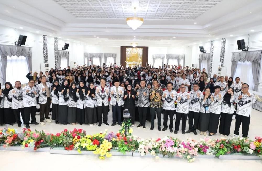 Guru se-Bontang Ikuti Dialog Pendidikan, Wali Kota Neni Pastikan Anggaran Pendidikan Tetap Tersedia