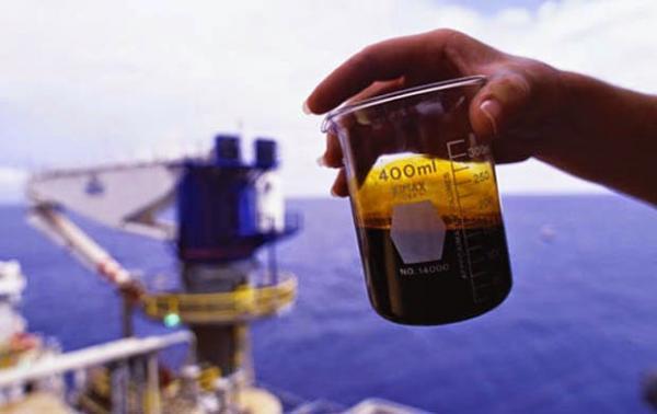 Harga Minyak Mentah Jatuh ke Level Terendah