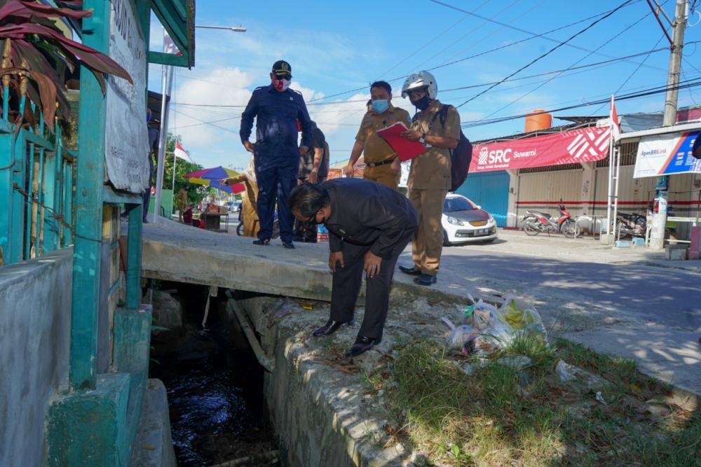 Komisi III DPRD Bontang Tinjau RT Langganan Banjir di Bontang Baru