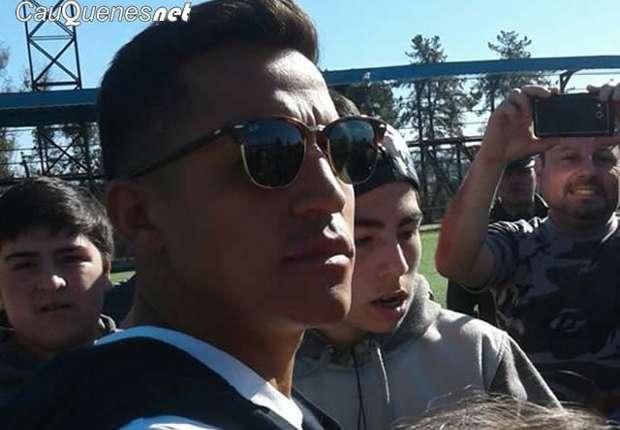Tiba di Hotel Paris, Alexis Sanchez Gabung Paris Saint Germain?