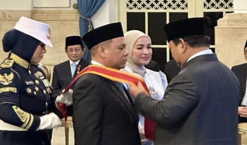 Haji Isam Tak Pantas Dapat Bintang Mahaputera? KSP Pasang Badan