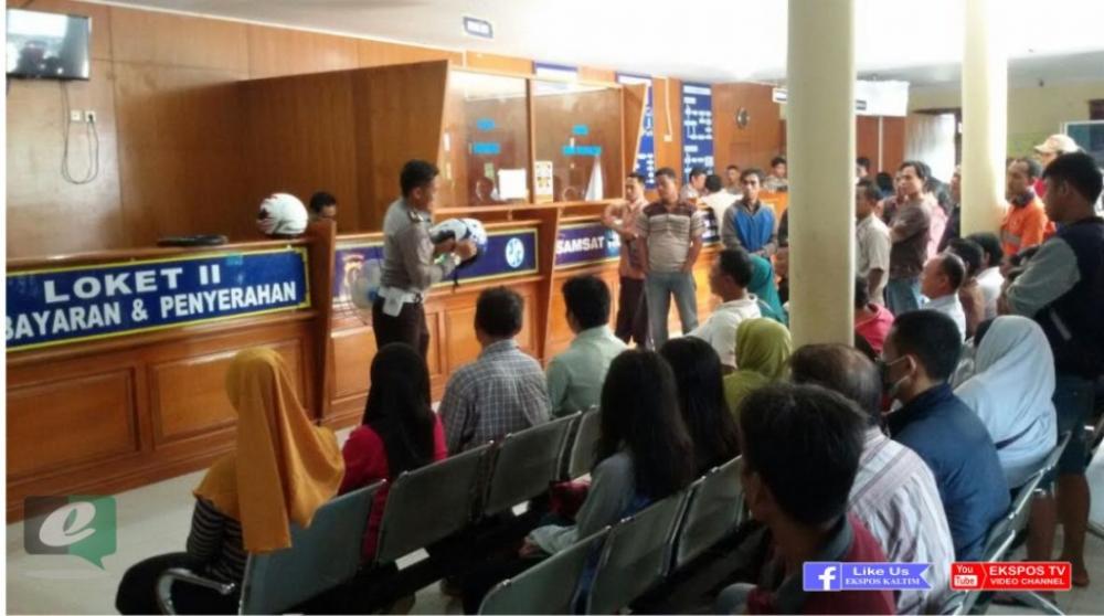 Jelang Kenaikan Tarif STNK dan BPKB, Masyarakat Kutim Serbu Kantor Samsat