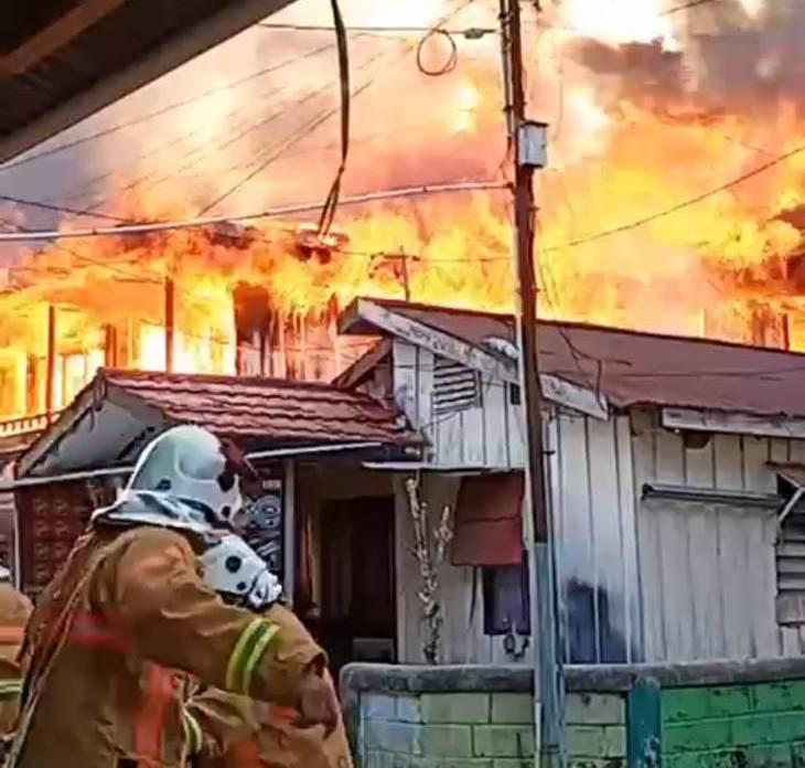 BREAKING NEWS : Kebakaran di Jalan Ampera Bontang
