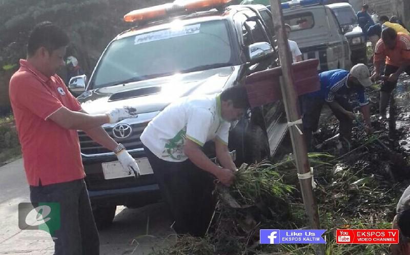 UPAYA PENANGGULANGAN DBD LEWAT PROGRAM JUMAT BERSIH