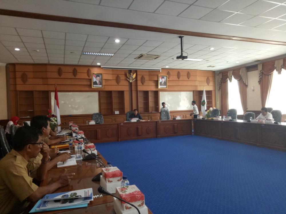 Pansus Raperda Retribusi Pelayanan Pelabuhan Pendaratan Ikan Rapat dengan Dinas Terkait