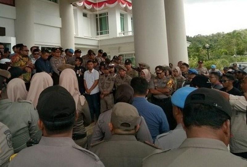 Tuntut Kesejahteraan, Ribuan Buruh Datangi Kantor DPRD Kutim