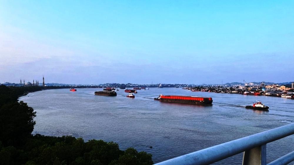 Kaltim Bisa Diguyur Hujan Ringan, Selat Makassar Masih Bergelombang