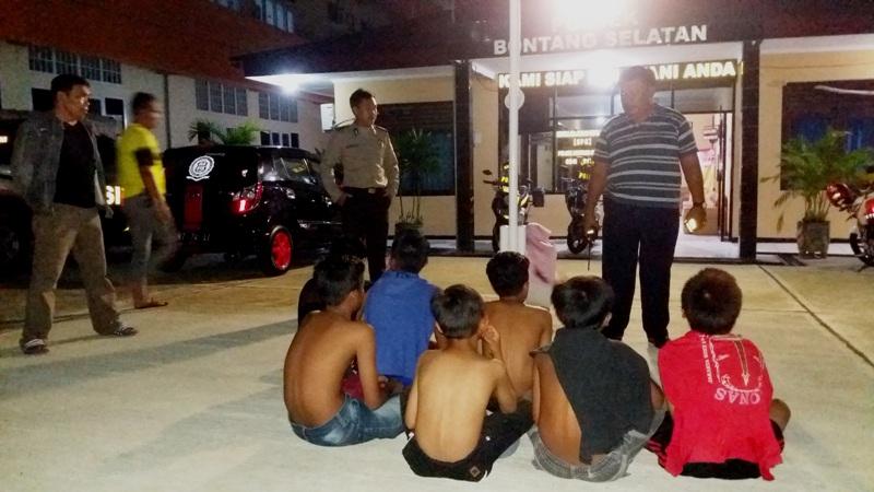 WOW, Anak Pol PP Tertangkap Saat Asyik Ngelem 