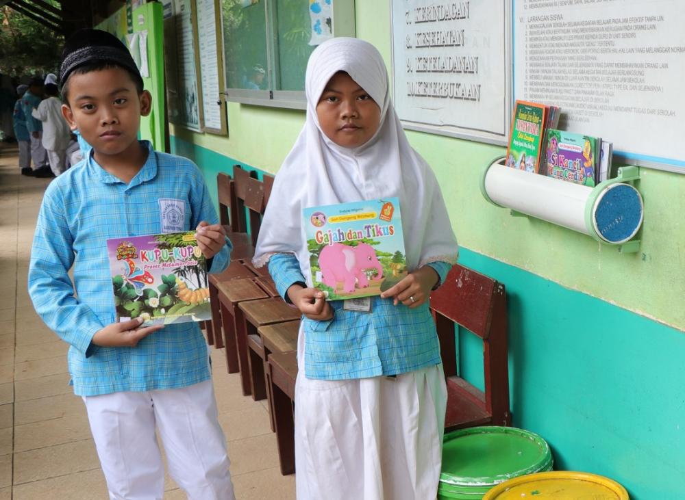 Kumpulkan Koin, Siswa SDN 020 Balteng Buat  Pipa Baca dan Beli Buku Sekolah