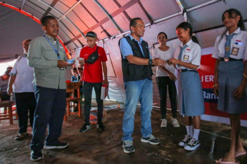 Telkomsel Guyur Bantuan 2.841 Korban Erupsi Lewatobi