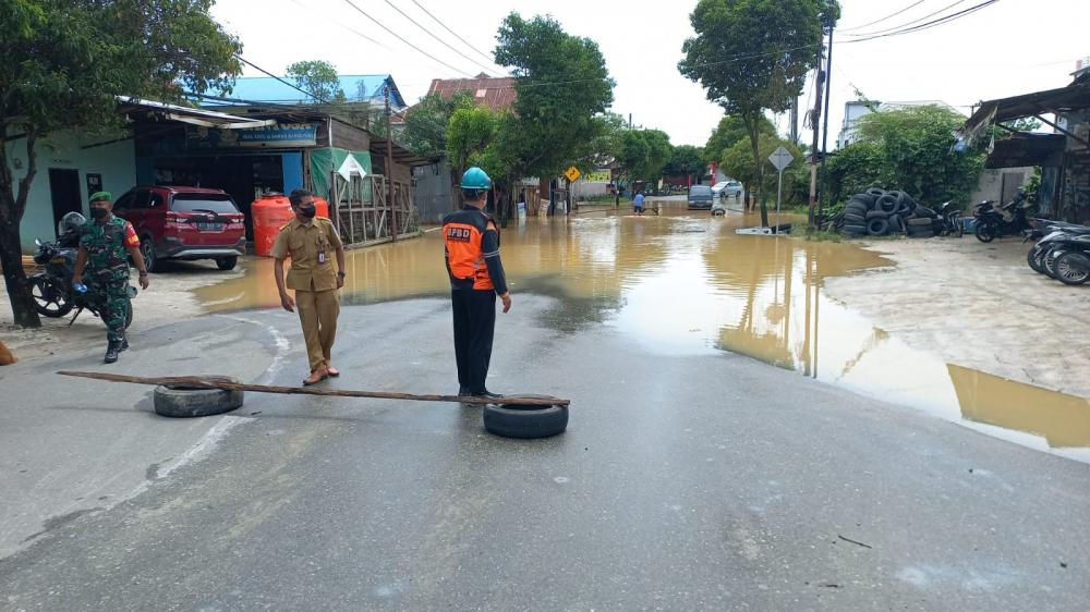 Banjir, Jalan Imam Bonjol Bontang Ditutup Sementara
