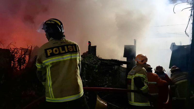Rumah Warung dan Bengkel di Balikpapan Terbakar, Seorang Anak Tewas