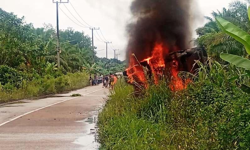 Kepala BPD Tukung Ritan Tewas Ditabrak Bus Perusahaan, Warga Mengamuk