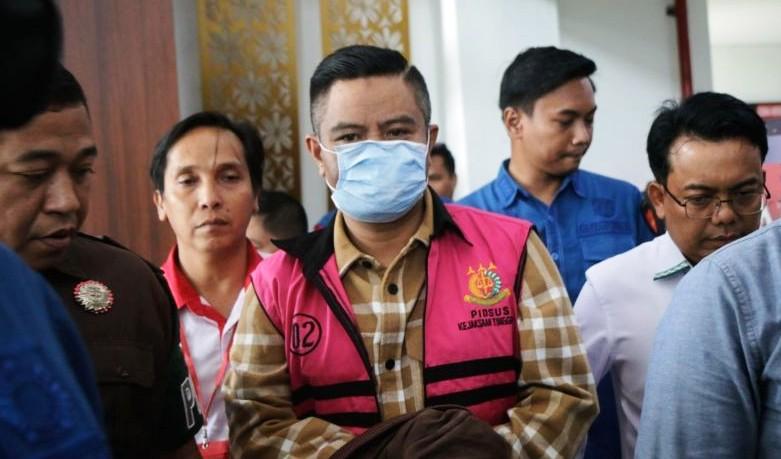 Niat dan tindakan di balik kantong parlemen