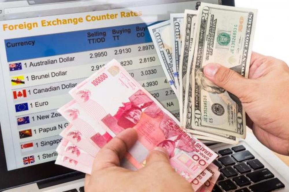 Rupiah Tertekan ke Level Rp17.800, Dolar AS Menguat Jelang Keputusan Suku Bunga BI