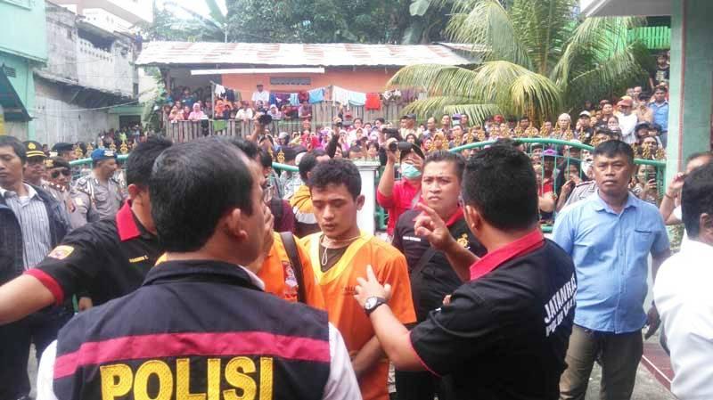 Tersangka Peragakan 24 Adegan Pembunuhaan Berencana Juragan Angkot