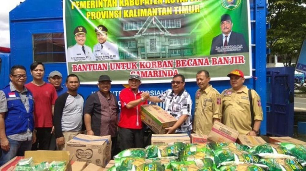 Dinsos Kutim Bantu Korban Banjir Samarinda