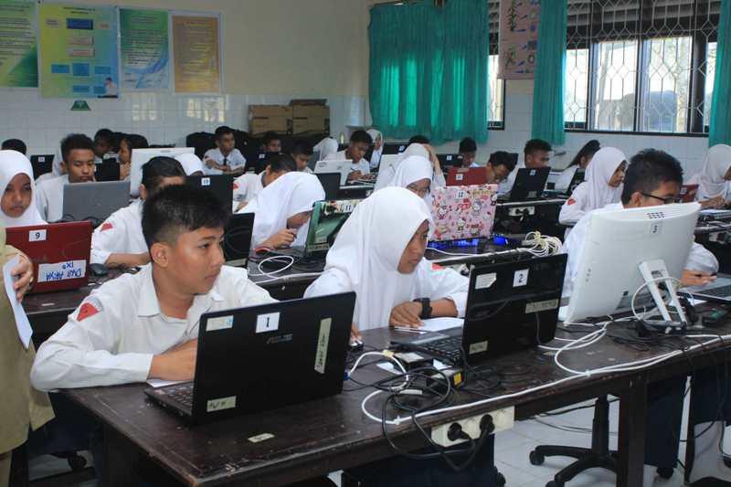 SEMPAT MOLOR, DI HARI KEDUA PELAKSANAAN UNBK DI SMPN 5 BONTANG BERJALAN LANCAR
