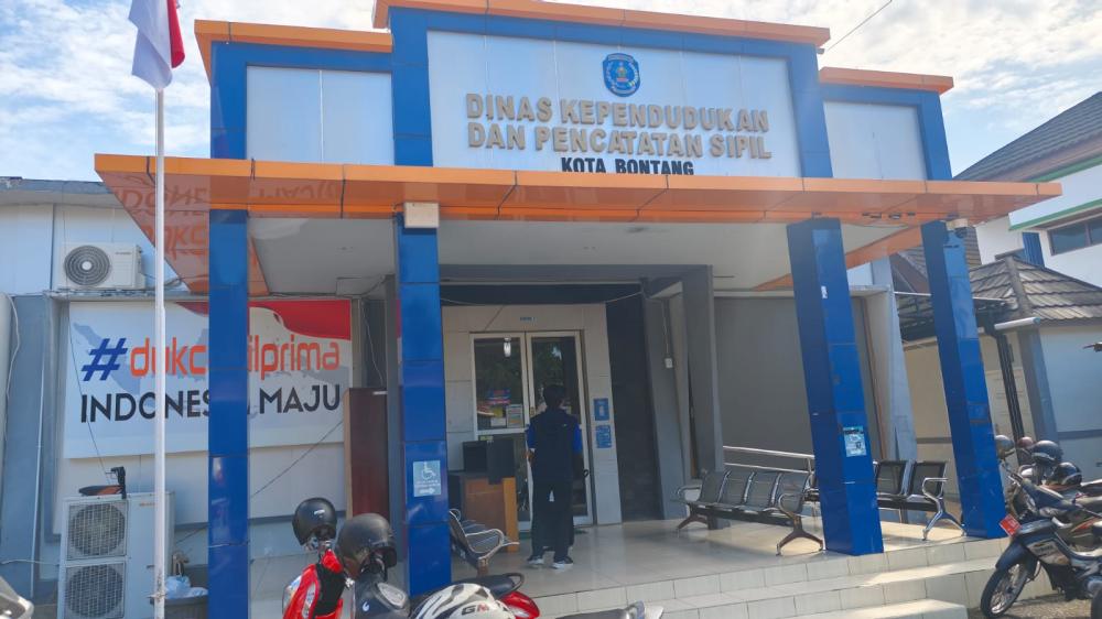 Bayi Lahir pada Momen Hari Besar, Disdukcapil Bontang Langsung Terbitkan Akta Kelahiran, KK dan KIA