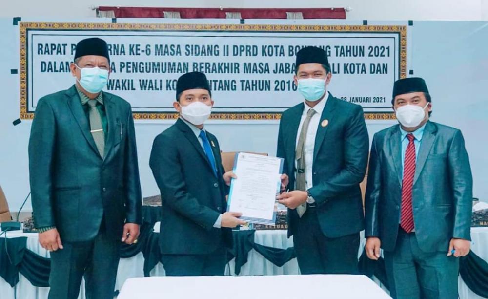 DPRD Bontang Umumkan Akhir Masa Jabatan Neni Moerniaeni dan Basri Rase