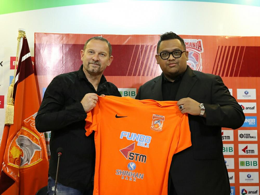 Resmi, Dejan Antonic Nahkodai Borneo FC