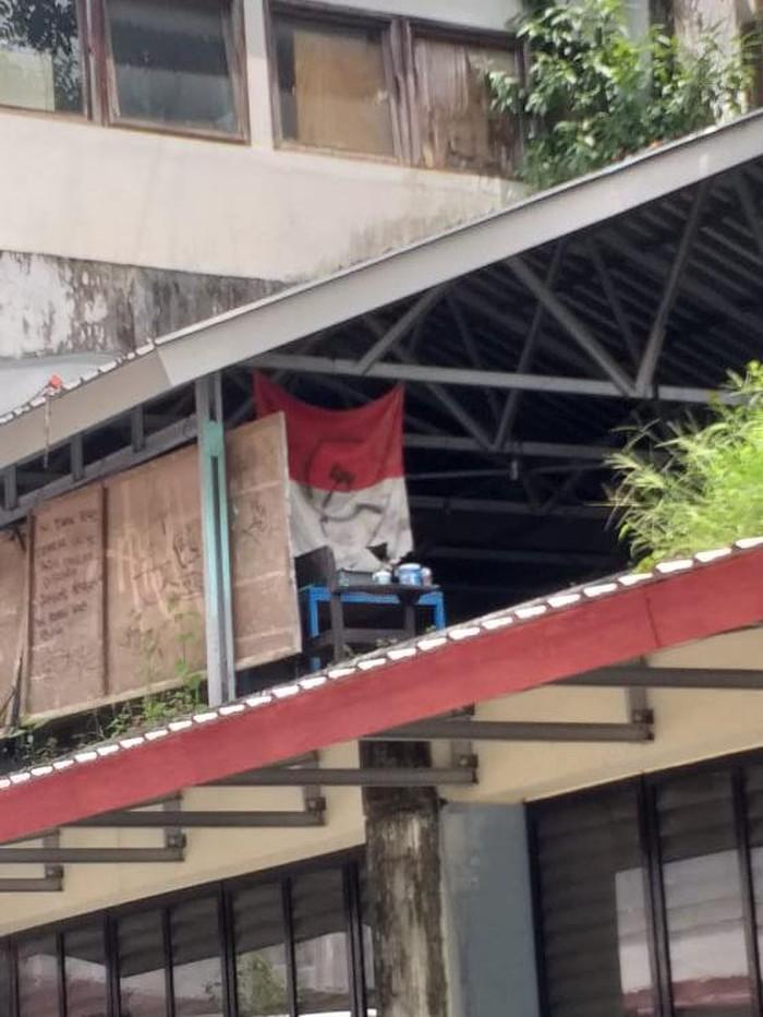 Polisi Janji Usut Tuntas Soal Bendera Merah Putih Berlogo Palu Arit di Unhas