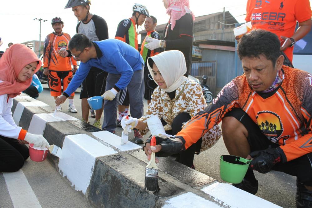 JUMAT BERSIH, SALAH-SATU PROGRAM 100 HARI KERJA NENI-BASRI